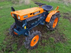 Trator Kubota B7000