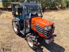 Trator Kubota Bb260 (com cabine e AC)