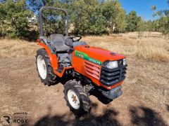 Trator Hitachi CTX18