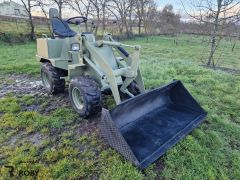 Mini Pá Carregadora Japonesa Yanmar V1 - Articulada - Bobcat