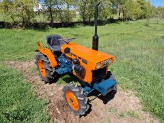 Trator Kubota B7001